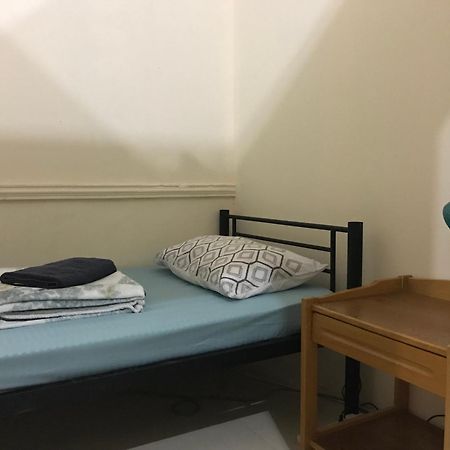 Backpacker'S Bed - No Parking Space 阿布扎比 外观 照片