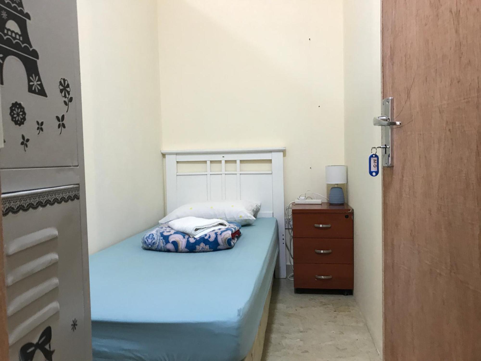 Backpacker'S Bed - No Parking Space 阿布扎比 外观 照片