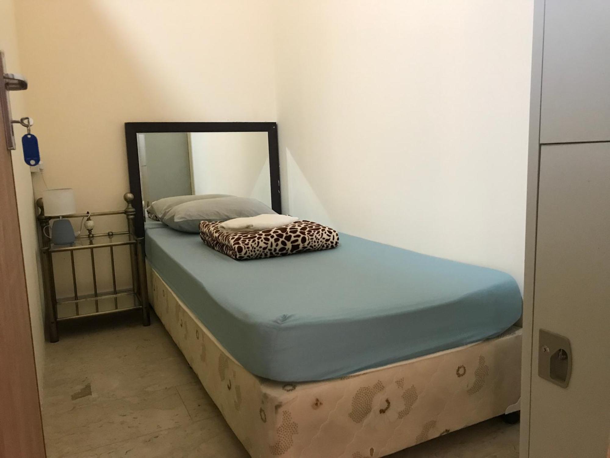 Backpacker'S Bed - No Parking Space 阿布扎比 外观 照片