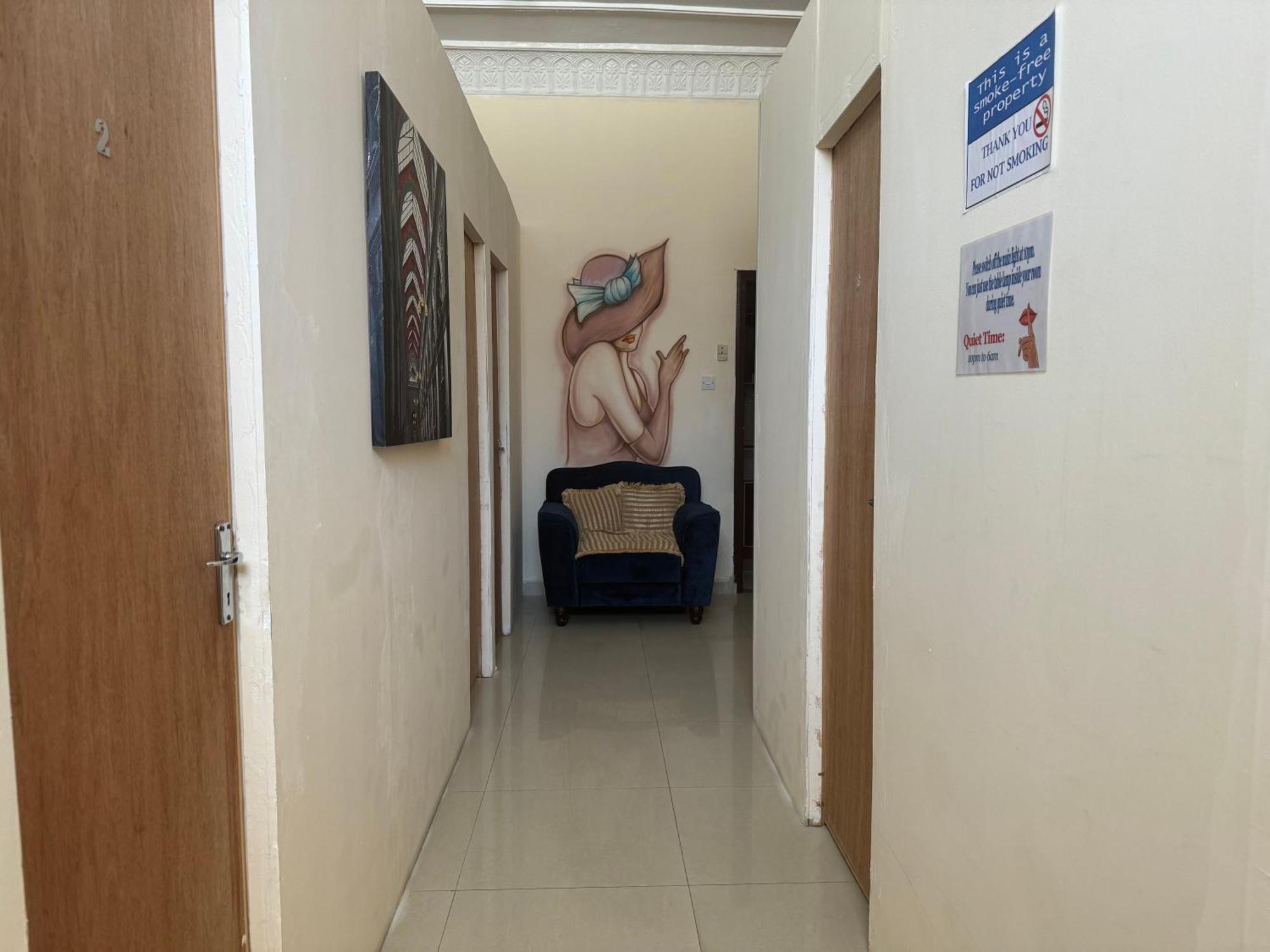 Backpacker'S Bed - No Parking Space 阿布扎比 外观 照片