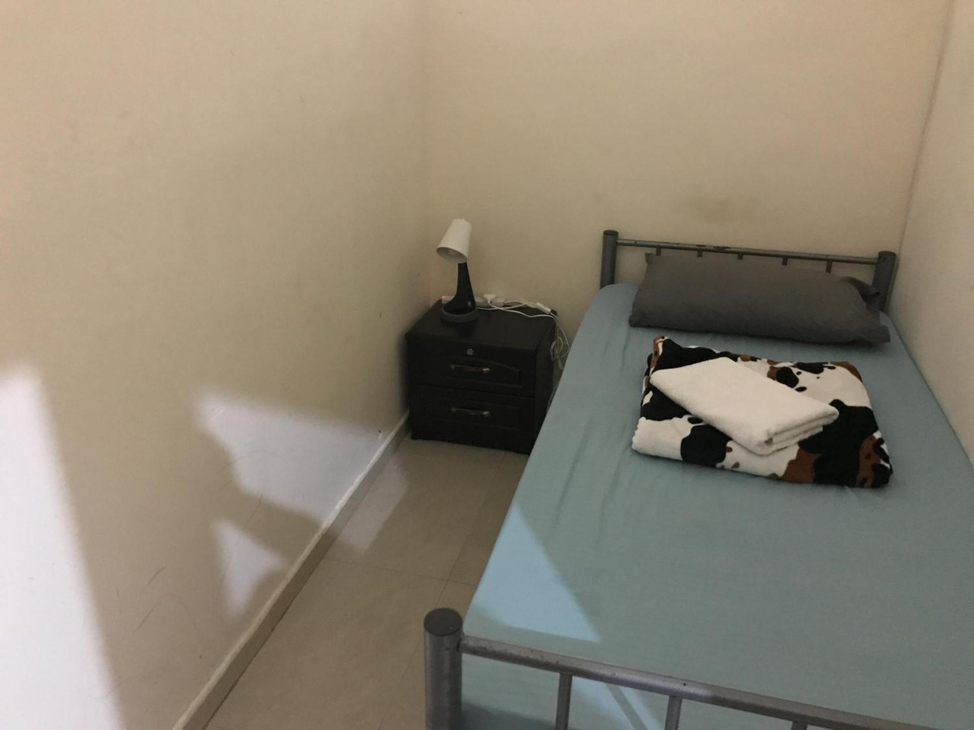 Backpacker'S Bed - No Parking Space 阿布扎比 外观 照片