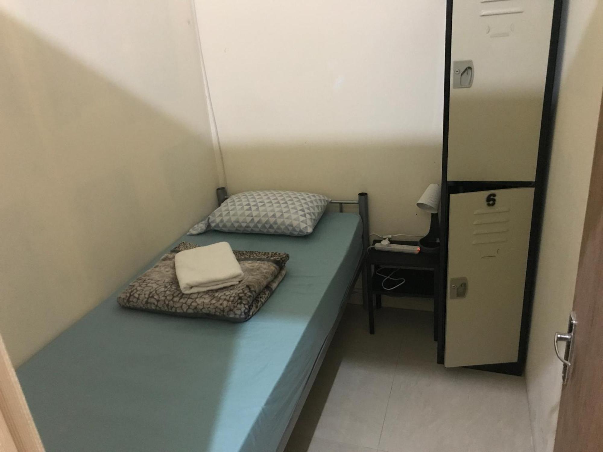 Backpacker'S Bed - No Parking Space 阿布扎比 外观 照片