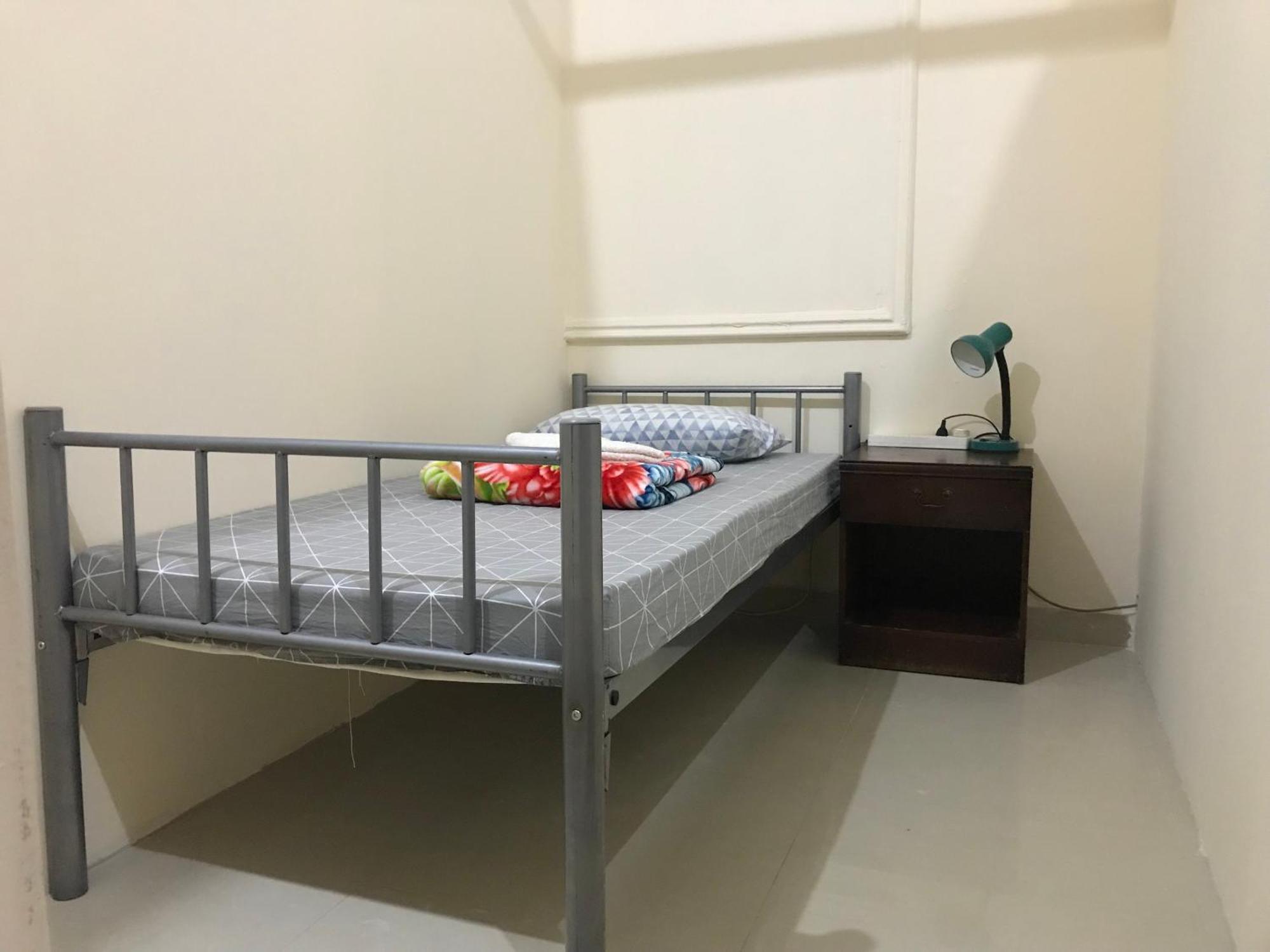 Backpacker'S Bed - No Parking Space 阿布扎比 外观 照片